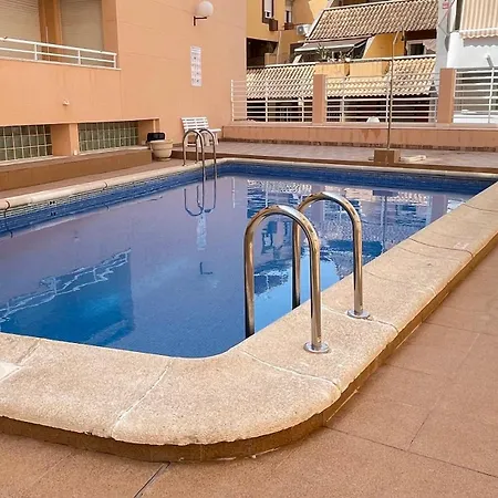 With A Pool Near شقة تورّيفيِخا